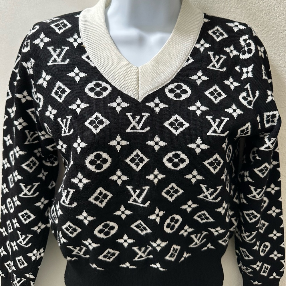 Cute chic sweater 💫